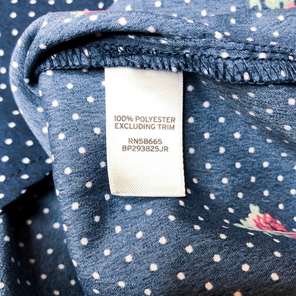 LIKE NEW✨ Frenchi Floral Top with Lace Detailing - Picture 4 of 7